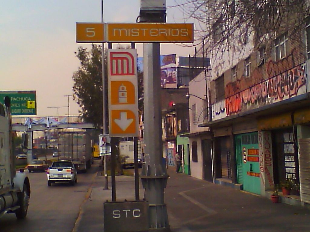 Estela estación Misterios