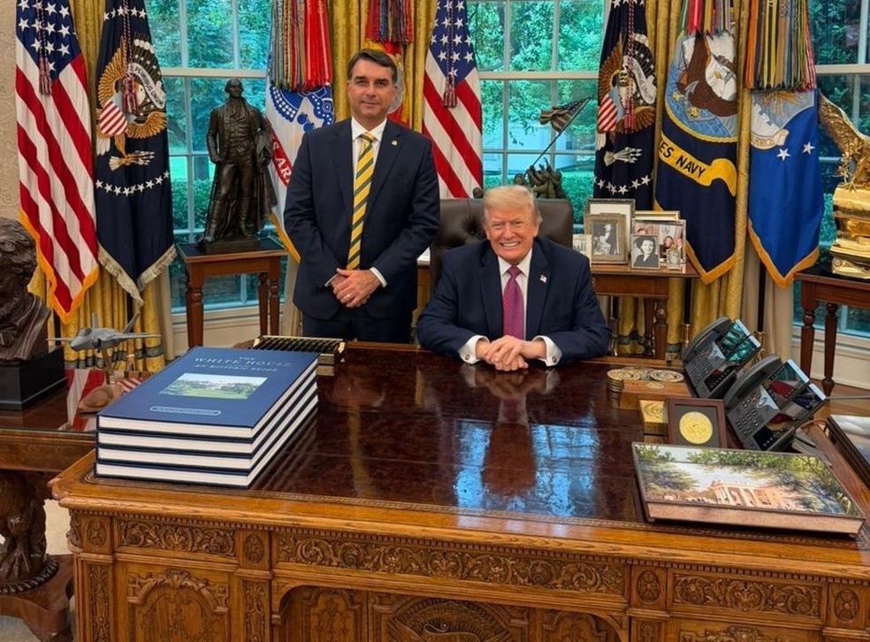 Senador Flávio Bolsonaro em reunião com Donald Trump na Casa Branca