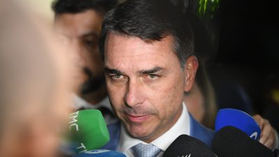 Imagem editorial de apoio sobre oficial.