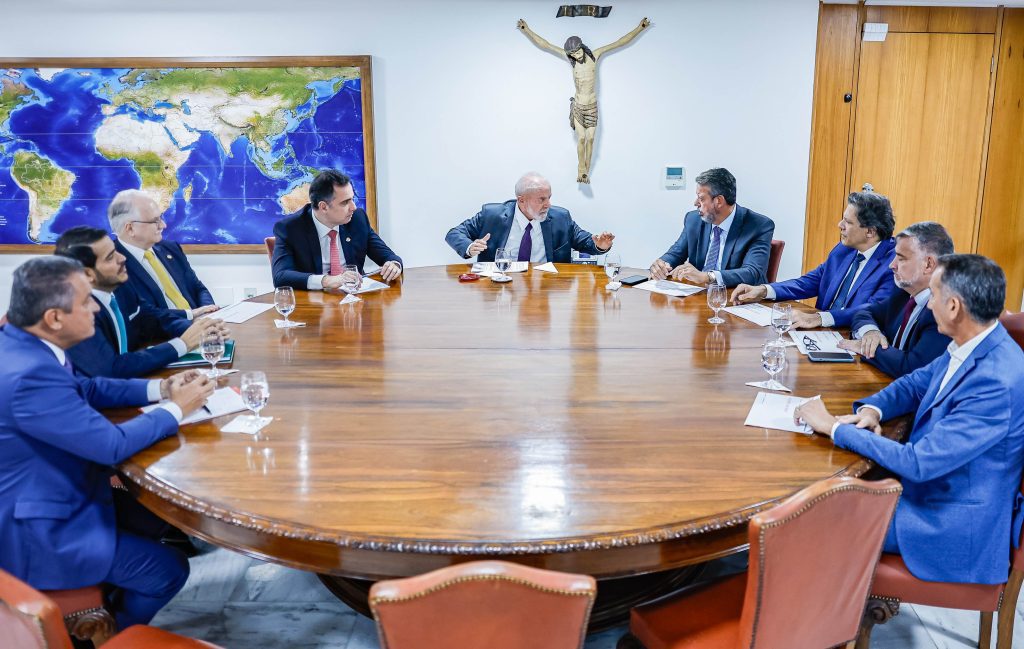 Imagem editorial de apoio sobre oficial.