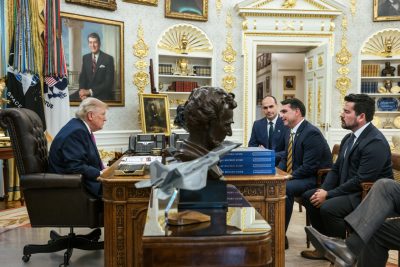 Imagem editorial de apoio sobre oficial.
