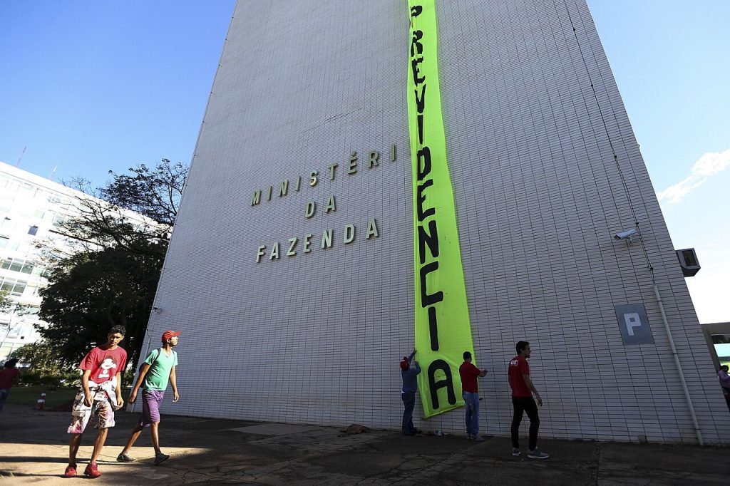 Imagem editorial de apoio sobre institucional.
