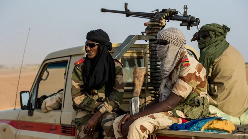 Militares em veículo com metralhadora pesada no Sahel. (Foto: rt.com)