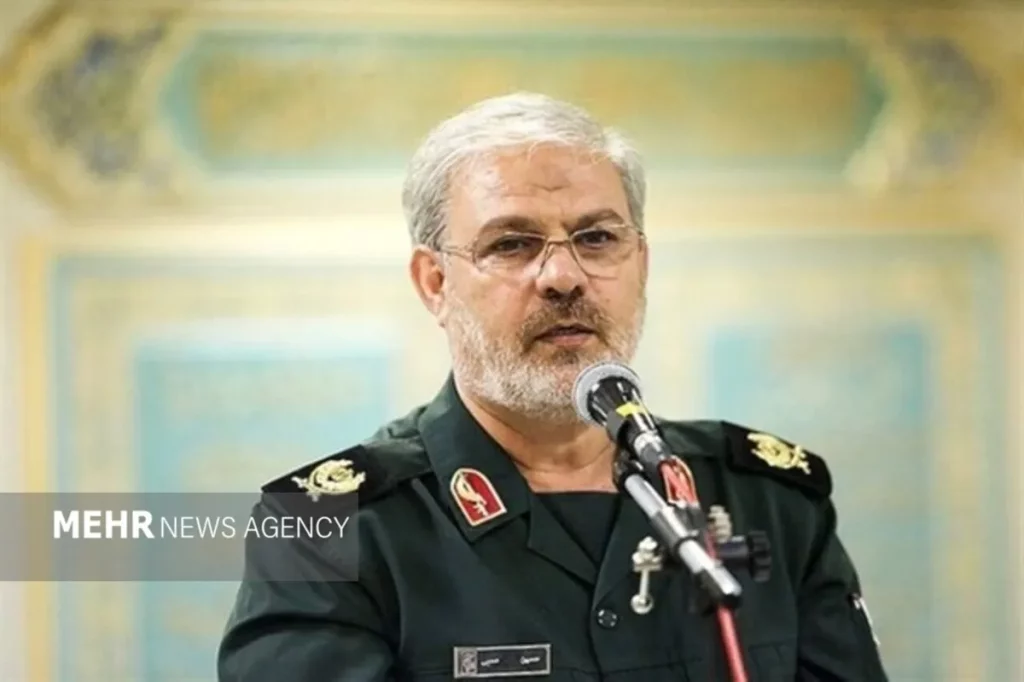 General do Exército do Irã discursa durante cerimônia oficial. (Foto: en.mehrnews.com)