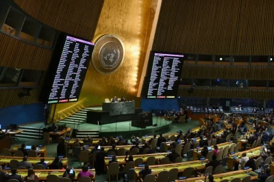 Sala de reuniões do Conselho Econômico e Social da ONU, com delegados em sessão. (Foto: cartacapital.com.br)