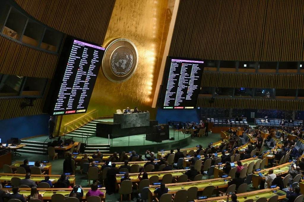 Sala de reuniões do Conselho Econômico e Social da ONU, com delegados em sessão. (Foto: cartacapital.com.br)