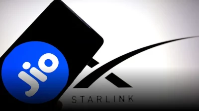Logotipo da Jio em smartphone com o logo da Starlink ao fundo. (Foto: rt.com)
