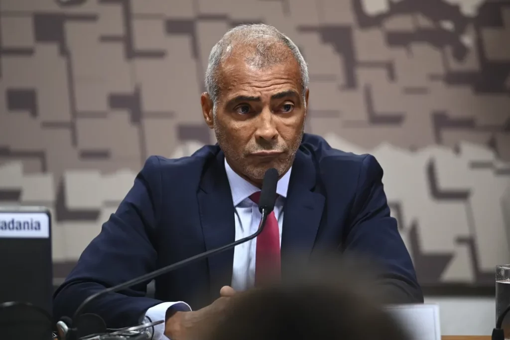 O senador Romário durante pronunciamento em audiência pública. (Foto: metropoles.com)