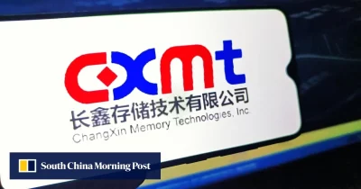 Logotipo da ChangXin Memory Technologies (CXMT), principal fabricante chinês de memória DRAM, em destaque na imagem.
