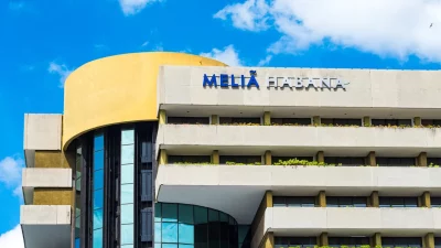 Fachada do hotel Meliá Habana, em Havana, Cuba. (Foto: actualidad.rt.com)