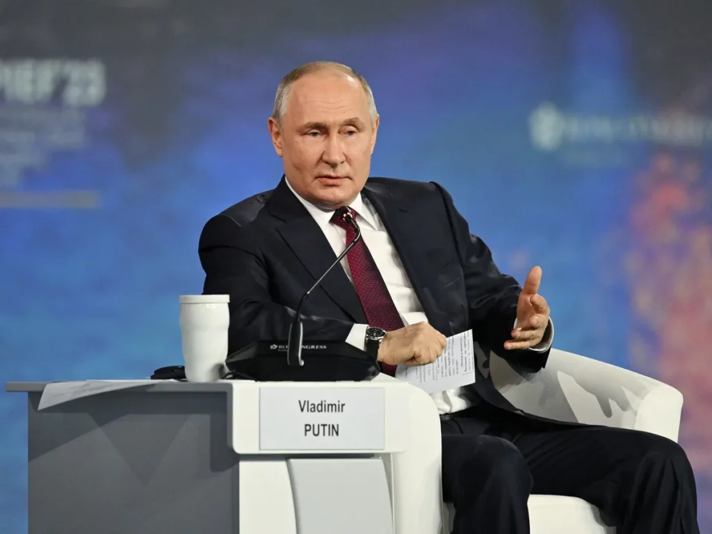 O presidente russo Vladimir Putin durante evento no St Petersburg International Economic Forum. (Foto: aljazeera.com)
