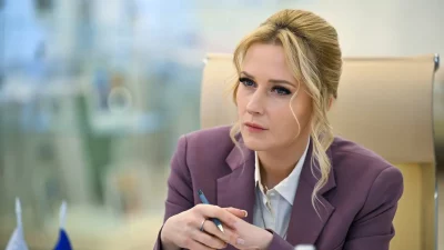 Yana Lantrátova, comissária de Direitos Humanos da Rússia, durante reunião oficial. (Foto: actualidad.rt.com)