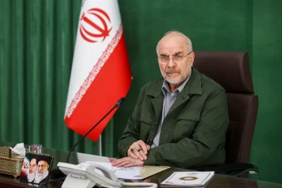 Ghalibaf, parlamentar iraniano, em reunião com autoridades econômicas. (Foto: en.mehrnews.com)