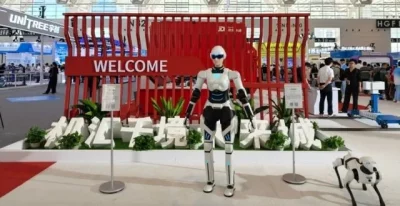 JD.com exibe robôs humanoides na World Intelligent Industry Expo, destacando sua matriz 'Wolf Pack' para aplicações em logíst