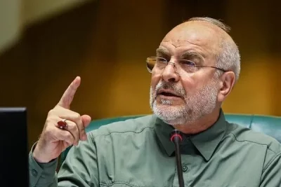 O parlamentar iraniano Ghalibaf discursa durante evento oficial. (Foto: en.mehrnews.com)
