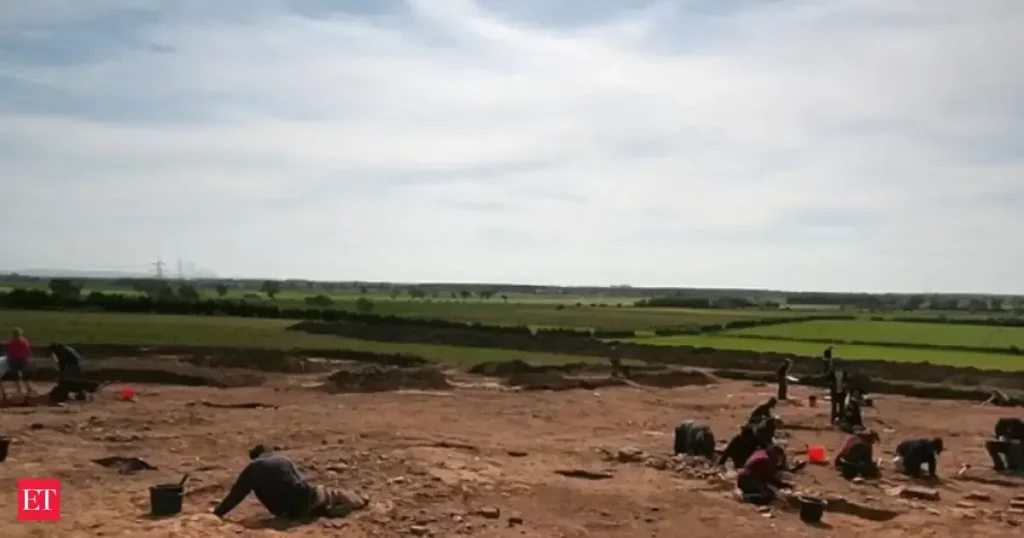 Arqueólogos trabalham em escavação no sítio de Heslington, onde foi encontrado o cérebro da Idade do Ferro. (Foto: economicti