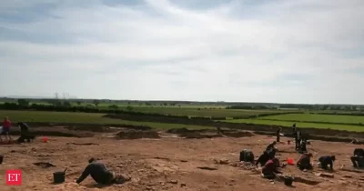 Arqueólogos trabalham em escavação no sítio de Heslington, onde foi encontrado o cérebro da Idade do Ferro. (Foto: economicti