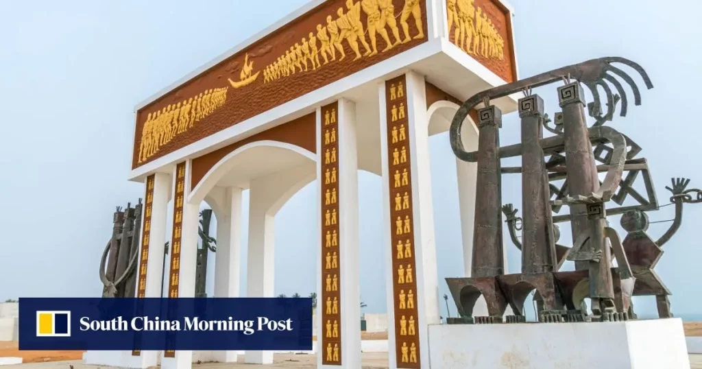 Monumento no porto histórico de Ouidah, Benin, onde a China está ajudando a transformar o antigo centro de tráfico de escravo