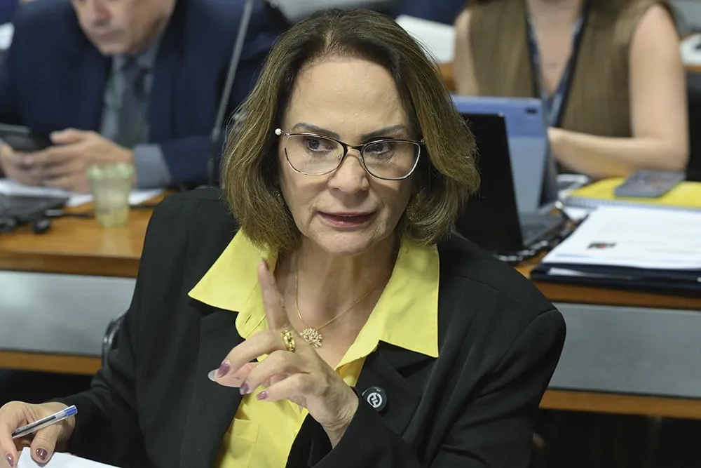 Senadora durante sessão no Senado, em discussão sobre projeto de decreto legislativo. (Foto: cartacapital.com.br)