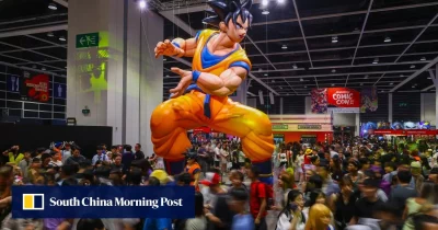 Fãs de cultura pop lotam a primeira edição da Hong Kong Comic Con, com grandes estátuas de personagens icônicos como Goku de