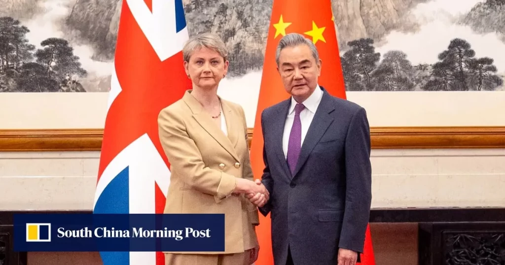 Ministros de Relações Exteriores da China e do Reino Unido se encontram em Beijing para fortalecer cooperação bilateral.