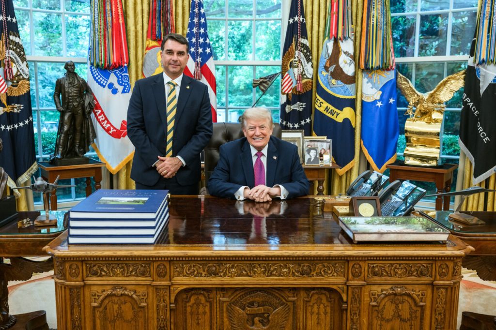 Donald Trump e Flavio Bolsonaro no Salão Oval